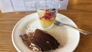 川平湾 周辺では 此方を含め 数店舗しか休憩、飲食店はありません。