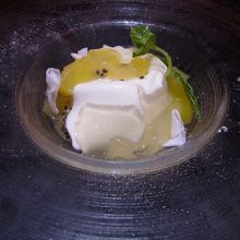 ランチコースのドルチェ(ビアンコマンジャーレ)