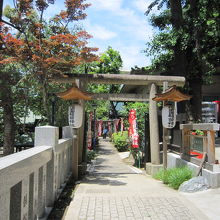 ９花園稲荷神社への五條神社側入口