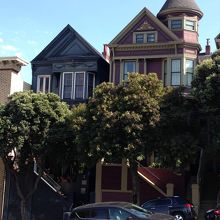 かわいいビクトリア建築の建物