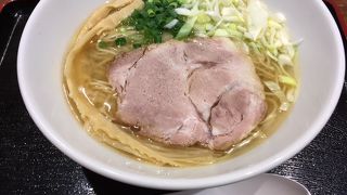 滑らかな塩ラーメン