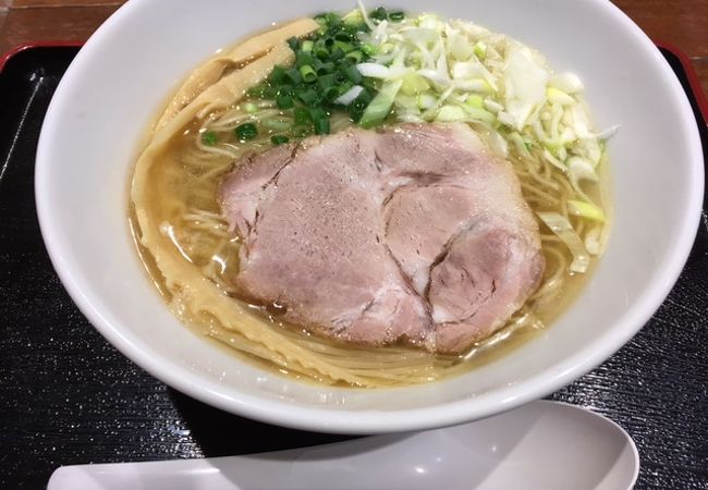 滑らかな塩ラーメン