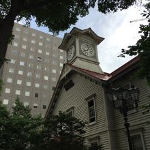 朝の札幌市時計台