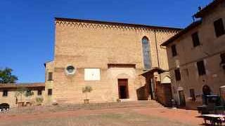 街の北側にあります