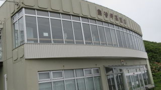 ひっそりしているので廃墟かと思ったら、現役の休憩所でした。