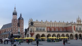 塔の左右の高さが違います