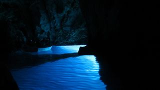 イタリア　カプリ島の青の洞窟よりお勧め
