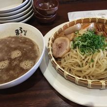 さっぱり系のつけ麺は暑いバンコクにぴったり