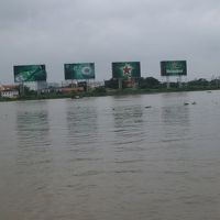 目の前はサイゴン川