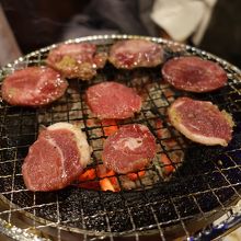 炭火で焼きます。