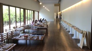 おしゃれなデザインの温泉施設