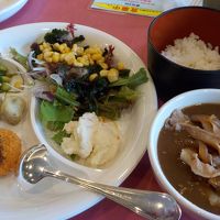 朝食：沖縄らしく「タコスライス」や「豚丼」も・・・