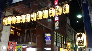 日本橋川を越えると雰囲気が一変します