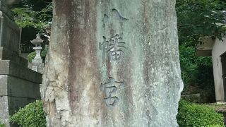 立派な鳥居が目立ちます