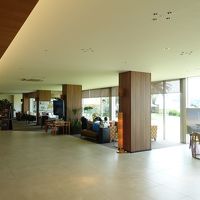エントランスは海も見えてきれいです