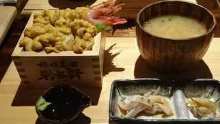 今年は海美王 『The PREMIAUM RED』バフンウニ(赤ウニ)の丼、ぶっかけ丼は食べれず、生ウニ丼(ムラサキウニ)おいしかった♪