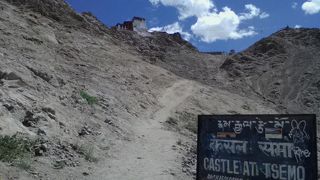 レーの町が見下ろせる