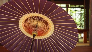 中に展示されている和傘が素敵