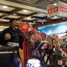 午後７時と８時に民謡ライブが楽しめます♪