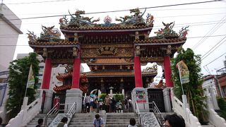 お参りする方が多いです。