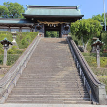 神門に続く階段