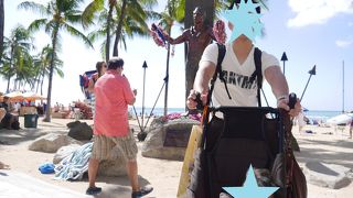 伝説のサーファーは大人気！