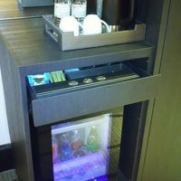 水２本、インスタントのティーセット無料