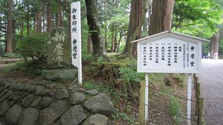 お堂入口前まで行けて弁慶像を見れます