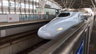 新しい新幹線の駅構内と乗り心地