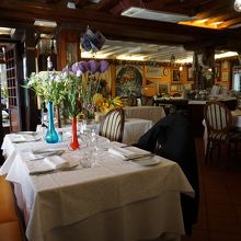 落ち着いた店内