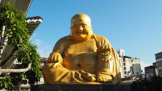 幸福が訪れる　黄金の大仏様！　