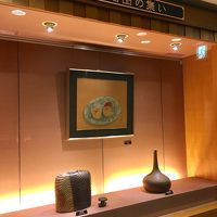 各階のエレベーター前にあるミニギャラリー