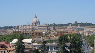 トリニタ・デイ・モンティ広場から歩いて行きました。
