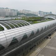 屋上テラスはキレイで、香港が一望