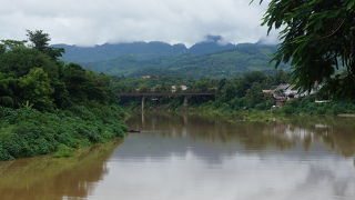 川沿いをお散歩