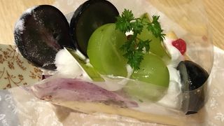 地下にはスーパーもありました。