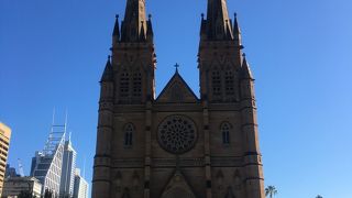 ハイドパークに隣接するオーストラリア初のカトリック教会