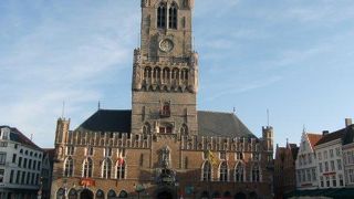 マルクト広場に建つ塔