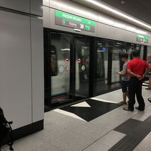 ホームです。この駅とcentralが繋がっています。