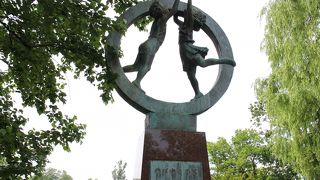 健康で元気いっぱいの少年と少女