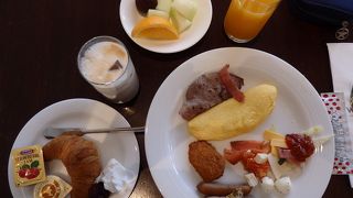 夕食ブッフェ、朝食ブッフェともにイマイチ