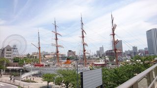 歩道橋からも見ることができます。