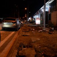 歩道は危なくて歩けません。