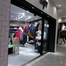 お店の入り口そばです。