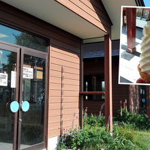 売店とご褒美ソフトクリーム