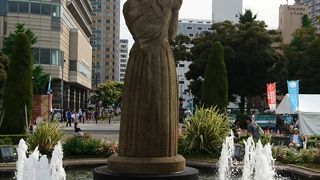 存在感のある噴水の像でした。
