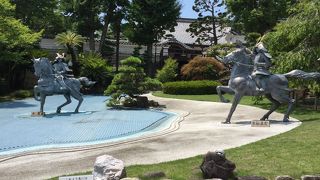 見ごたえのある源平庭