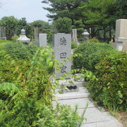尾崎紅葉に師事し、明治から昭和にかけて活躍した小説家です。