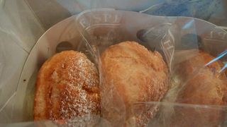 ロールケーキ以外にシュークリームも