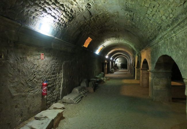 地下にある古代の回廊。